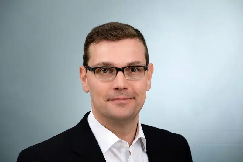 Porträtfoto des FBS Referenten der Geschäftsführung, Stefan Schemionek
